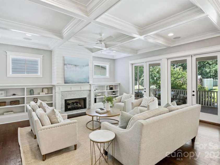 431 Wonderwood Drive, Charlotte, NC 28211.  MLS# CAR4266684, YatesRealty ID 26192. 