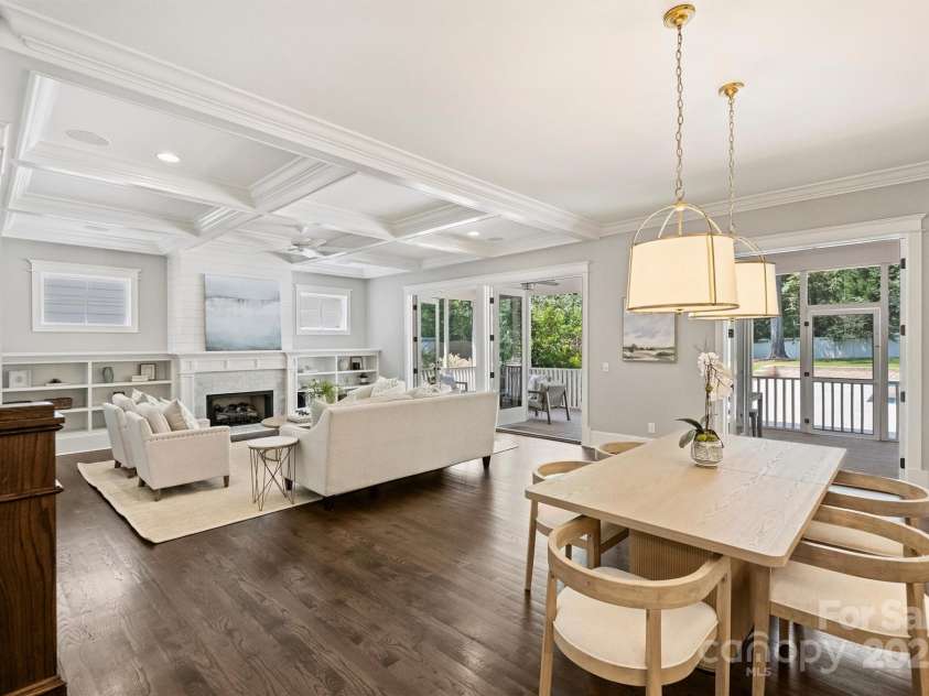 431 Wonderwood Drive, Charlotte, NC 28211.  MLS# CAR4266684, YatesRealty ID 26192. 