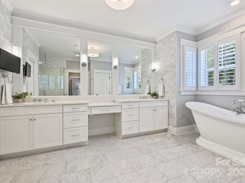 431 Wonderwood Drive, Charlotte, NC 28211.  MLS# CAR4266684, YatesRealty ID 26192. 