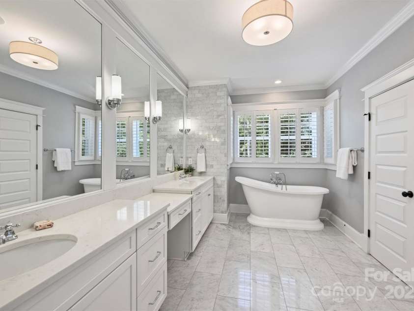 431 Wonderwood Drive, Charlotte, NC 28211.  MLS# CAR4266684, YatesRealty ID 26192. 