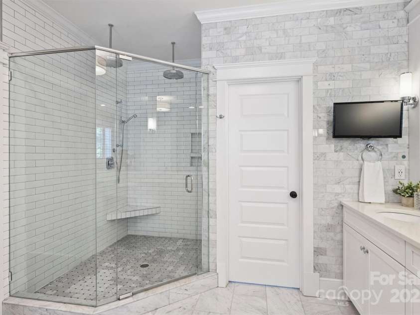 431 Wonderwood Drive, Charlotte, NC 28211.  MLS# CAR4266684, YatesRealty ID 26192. 