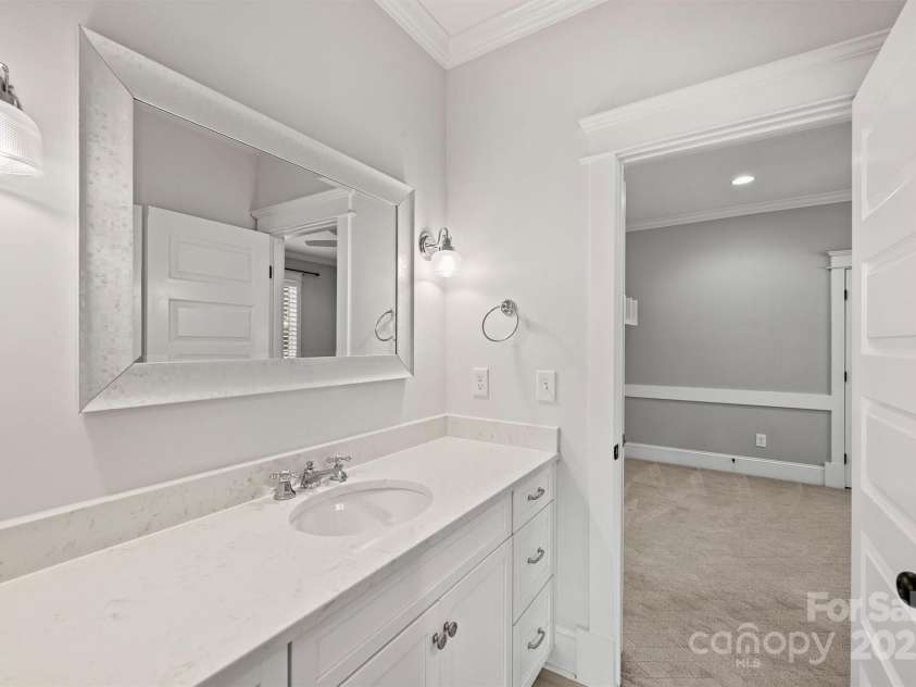 431 Wonderwood Drive, Charlotte, NC 28211.  MLS# CAR4266684, YatesRealty ID 26192. 