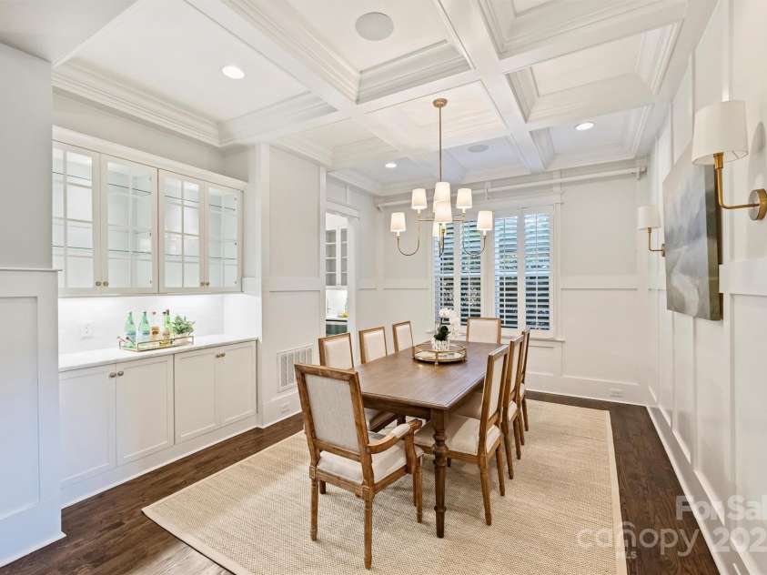 431 Wonderwood Drive, Charlotte, NC 28211.  MLS# CAR4266684, YatesRealty ID 26192. 