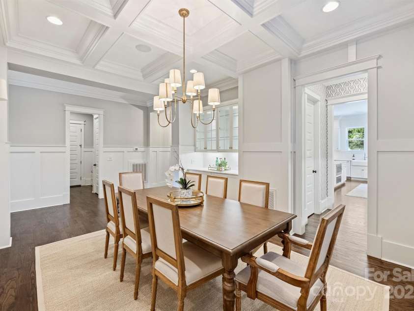 431 Wonderwood Drive, Charlotte, NC 28211.  MLS# CAR4266684, YatesRealty ID 26192. 