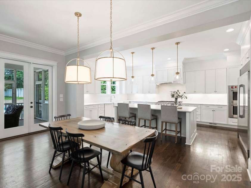 431 Wonderwood Drive, Charlotte, NC 28211.  MLS# CAR4266684, YatesRealty ID 26192. Breakfast Area