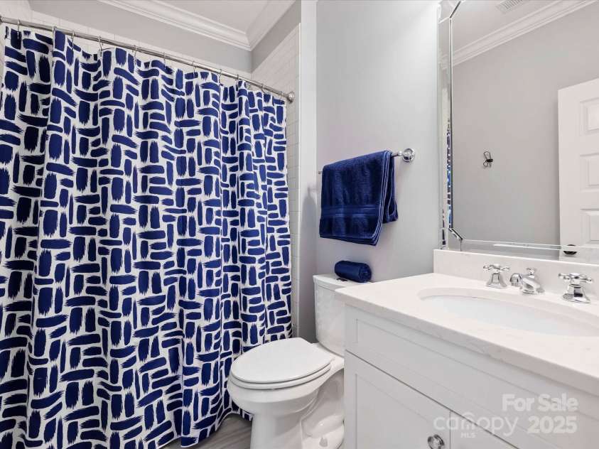 431 Wonderwood Drive, Charlotte, NC 28211.  MLS# CAR4266684, YatesRealty ID 26192. Full Bath