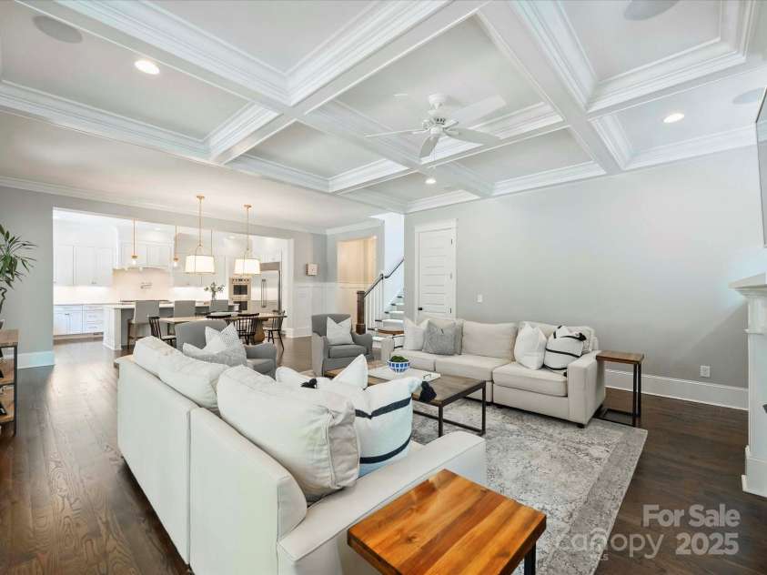 431 Wonderwood Drive, Charlotte, NC 28211.  MLS# CAR4266684, YatesRealty ID 26192. Great Room