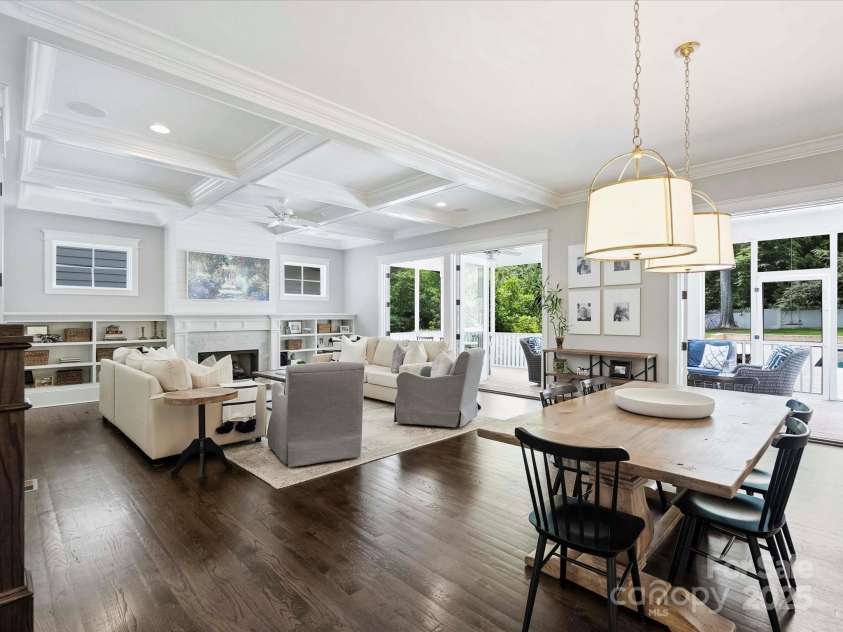 431 Wonderwood Drive, Charlotte, NC 28211.  MLS# CAR4266684, YatesRealty ID 26192. Great Room