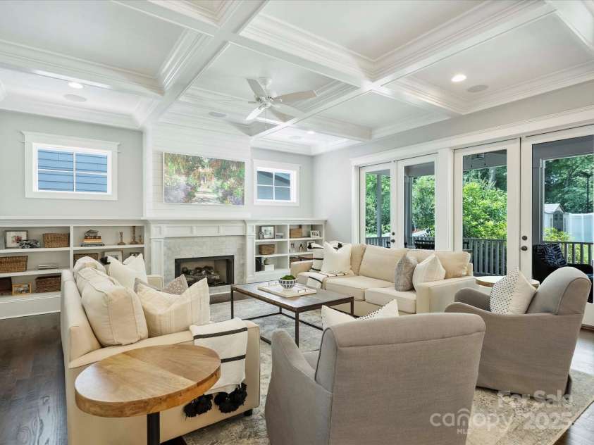 431 Wonderwood Drive, Charlotte, NC 28211.  MLS# CAR4266684, YatesRealty ID 26192. Great Room