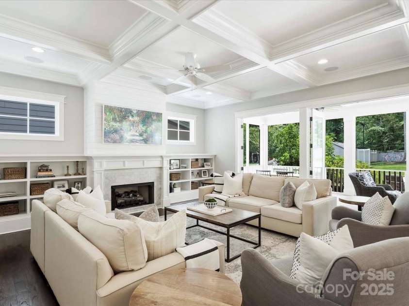 431 Wonderwood Drive, Charlotte, NC 28211.  MLS# CAR4266684, YatesRealty ID 26192. Great Room