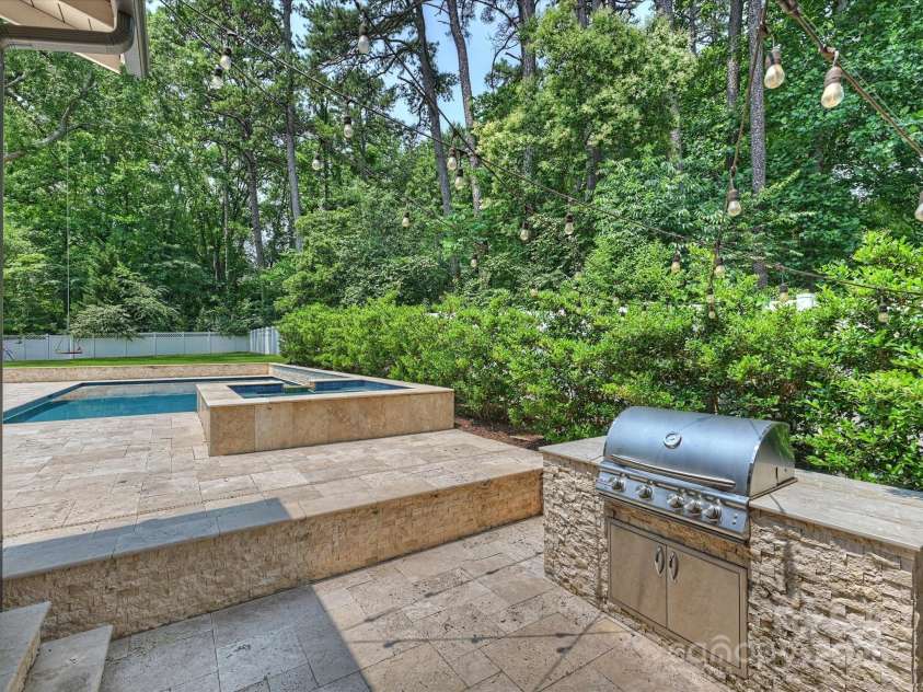 431 Wonderwood Drive, Charlotte, NC 28211.  MLS# CAR4266684, YatesRealty ID 26192. Grill Area