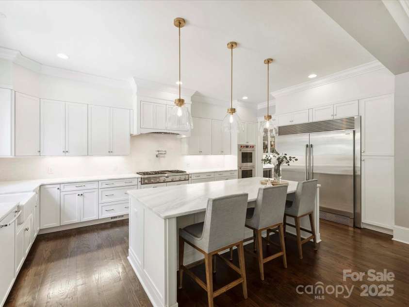 431 Wonderwood Drive, Charlotte, NC 28211.  MLS# CAR4266684, YatesRealty ID 26192. Kitchen