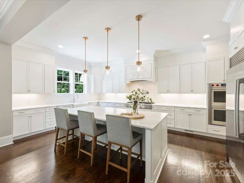 431 Wonderwood Drive, Charlotte, NC 28211.  MLS# CAR4266684, YatesRealty ID 26192. Kitchen