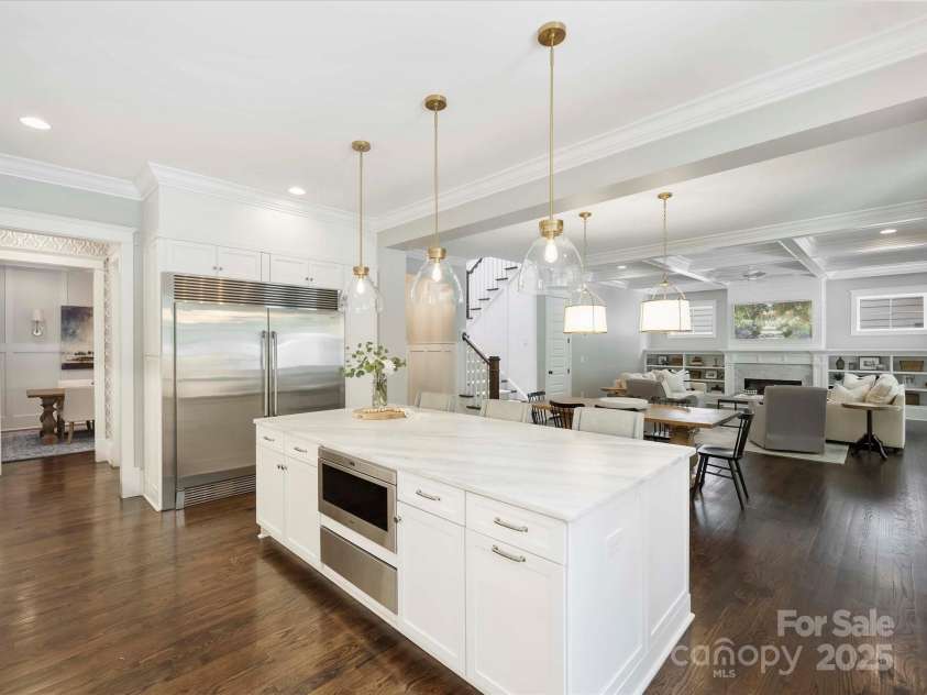 431 Wonderwood Drive, Charlotte, NC 28211.  MLS# CAR4266684, YatesRealty ID 26192. Kitchen