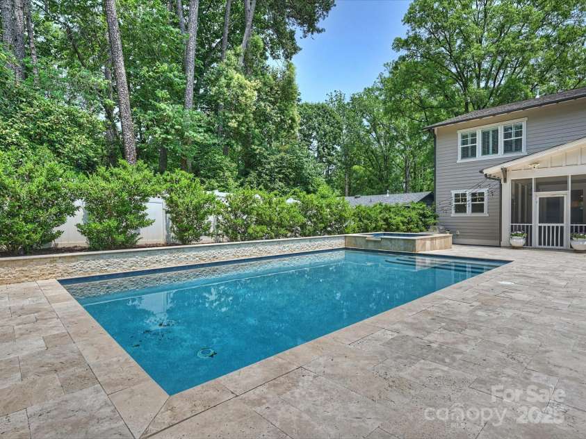 431 Wonderwood Drive, Charlotte, NC 28211.  MLS# CAR4266684, YatesRealty ID 26192. Pool
