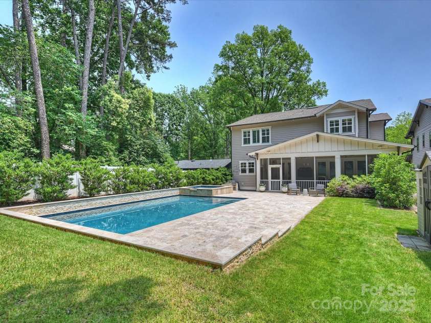 431 Wonderwood Drive, Charlotte, NC 28211.  MLS# CAR4266684, YatesRealty ID 26192. Pool