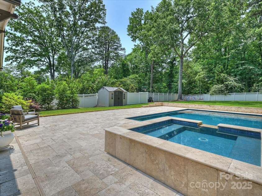 431 Wonderwood Drive, Charlotte, NC 28211.  MLS# CAR4266684, YatesRealty ID 26192. Pool and Spa