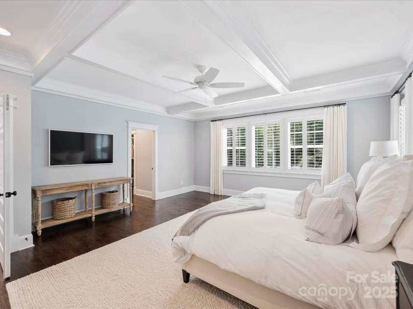 431 Wonderwood Drive, Charlotte, NC 28211.  MLS# CAR4266684, YatesRealty ID 26192. Primary Bedroom