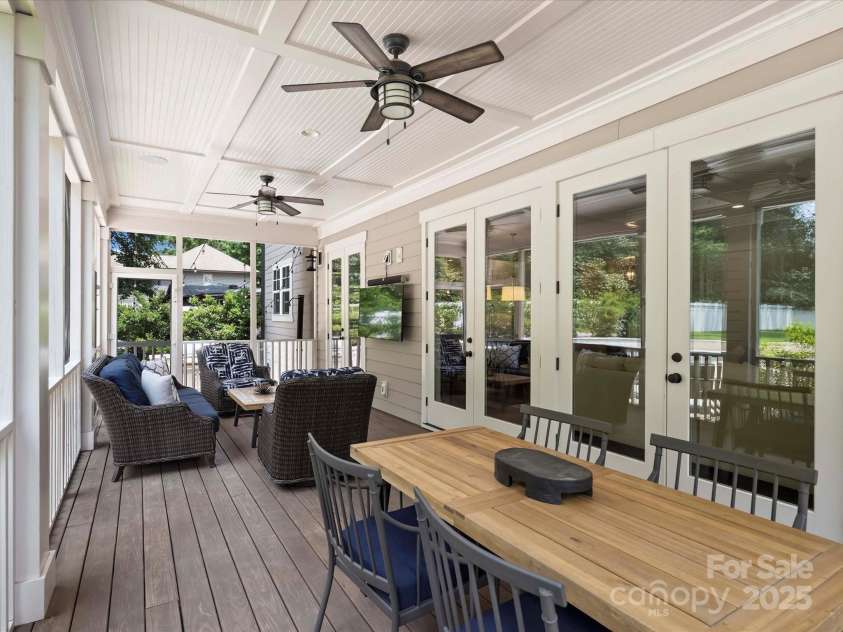 431 Wonderwood Drive, Charlotte, NC 28211.  MLS# CAR4266684, YatesRealty ID 26192. Screened Porch