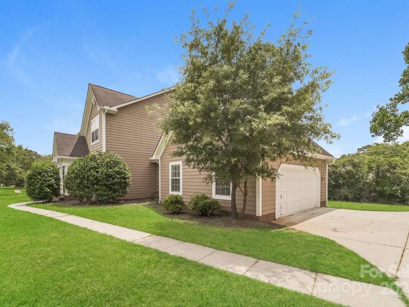 15129 Dartford Lane, Mint Hill, NC 28227.  MLS# CAR4170244, YatesRealty ID 26193. 