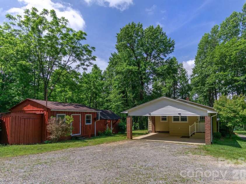 29 Friendly Drive, Old Fort, NC 28762.  MLS# CAR4382103, YatesRealty ID 26193. 