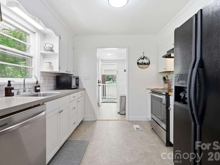29 Friendly Drive, Old Fort, NC 28762.  MLS# CAR4382103, YatesRealty ID 26193. 