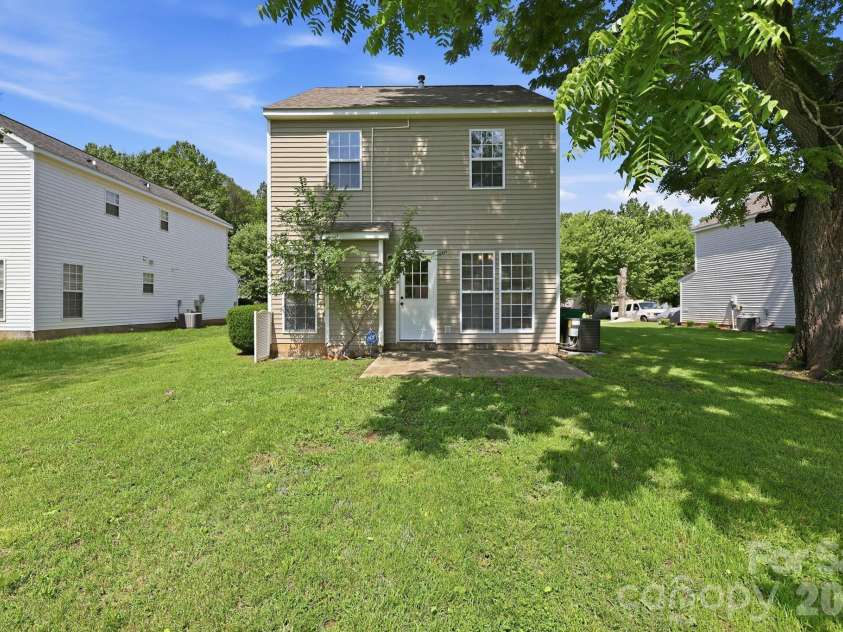 6912 Alanbrook Road, Charlotte, NC 28215.  MLS# CAR4387607, YatesRealty ID 26194. Backyard