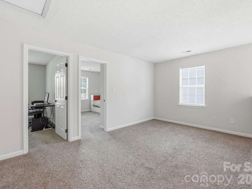 6912 Alanbrook Road, Charlotte, NC 28215.  MLS# CAR4387607, YatesRealty ID 26194. Loft