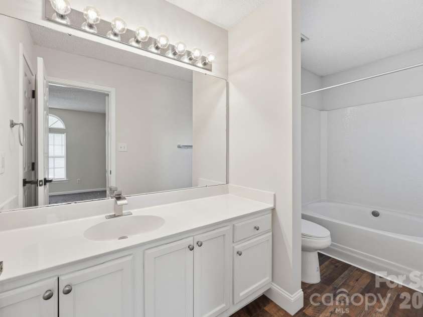 6912 Alanbrook Road, Charlotte, NC 28215.  MLS# CAR4387607, YatesRealty ID 26194. Primary Bathroom