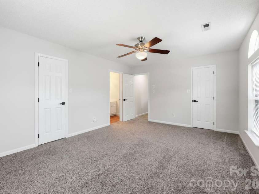 6912 Alanbrook Road, Charlotte, NC 28215.  MLS# CAR4387607, YatesRealty ID 26194. Primary Suite