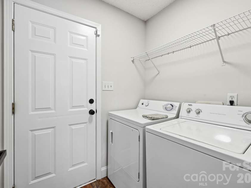 6912 Alanbrook Road, Charlotte, NC 28215.  MLS# CAR4387607, YatesRealty ID 26194. W/D Laundry Room