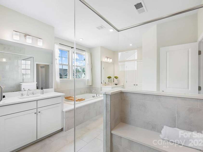 7058 Cloer Court, Charlotte, NC 28214.  MLS# CAR4274375, YatesRealty ID 26196. 