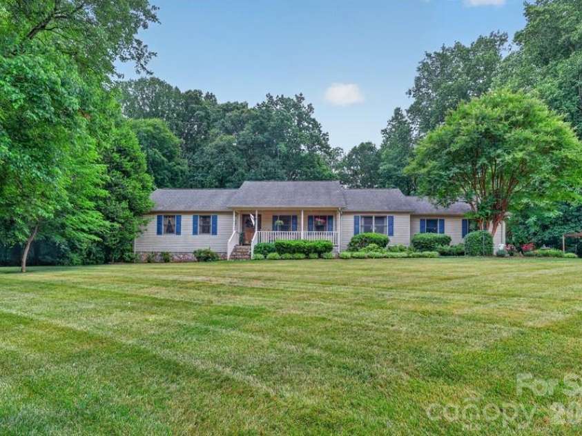 711 Candlewick Drive, Salisbury, NC 28147.  MLS# CAR4385593, YatesRealty ID 26197. 