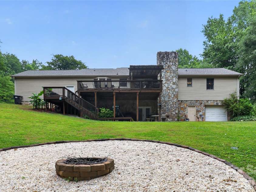 711 Candlewick Drive, Salisbury, NC 28147.  MLS# CAR4385593, YatesRealty ID 26197. 