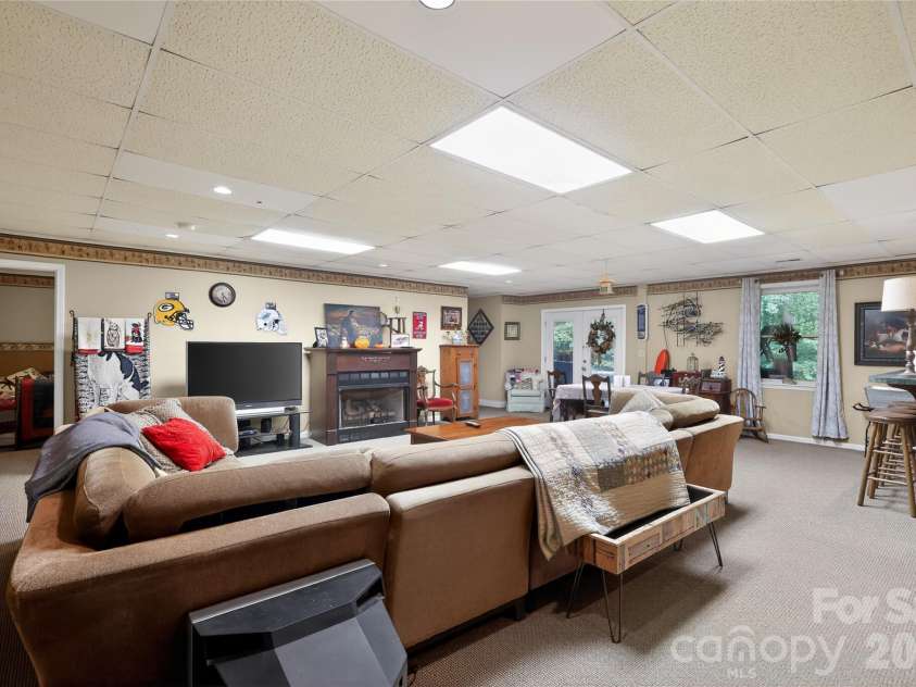 711 Candlewick Drive, Salisbury, NC 28147.  MLS# CAR4385593, YatesRealty ID 26197. 