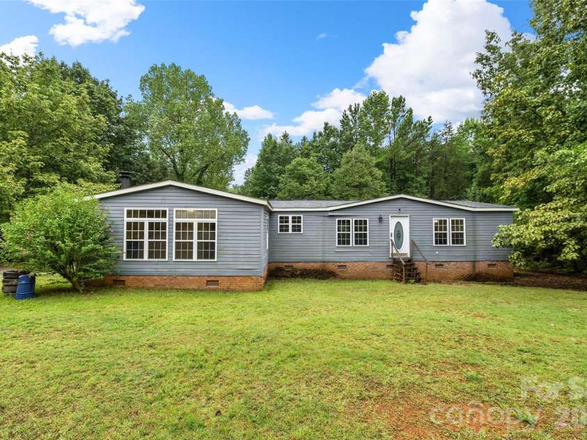 135 Benton Road, Kings Mountain, NC 28086.  MLS# CAR4379689, YatesRealty ID 26198. 