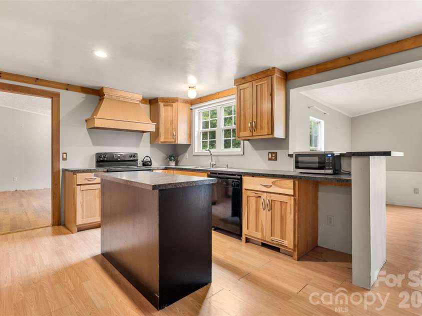 135 Benton Road, Kings Mountain, NC 28086.  MLS# CAR4379689, YatesRealty ID 26198. 