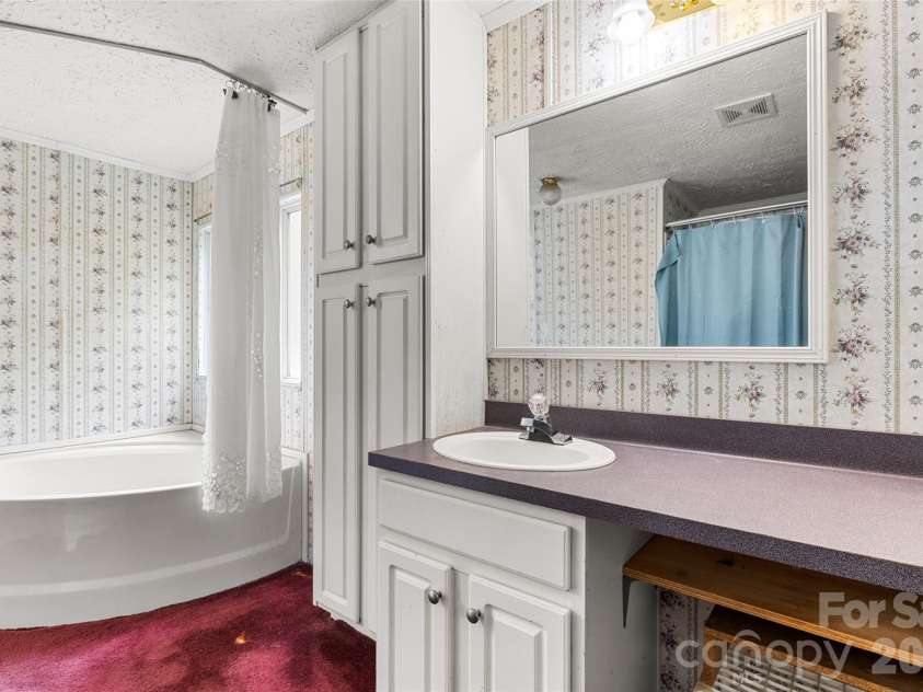 135 Benton Road, Kings Mountain, NC 28086.  MLS# CAR4379689, YatesRealty ID 26198. 