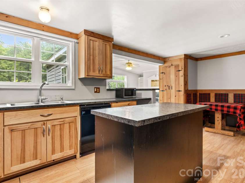 135 Benton Road, Kings Mountain, NC 28086.  MLS# CAR4379689, YatesRealty ID 26198. 