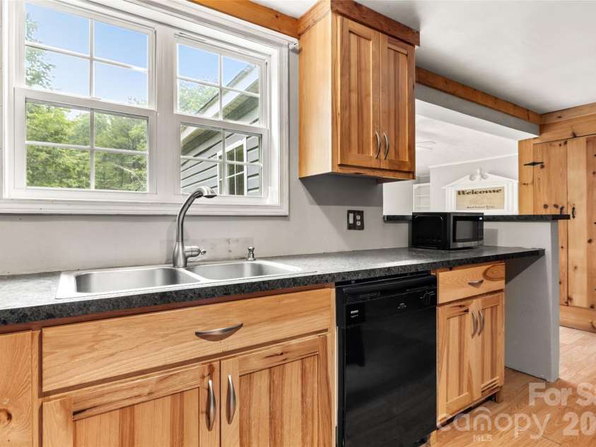 135 Benton Road, Kings Mountain, NC 28086.  MLS# CAR4379689, YatesRealty ID 26198. 
