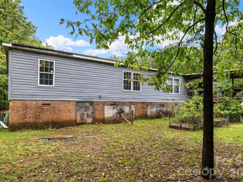 135 Benton Road, Kings Mountain, NC 28086.  MLS# CAR4379689, YatesRealty ID 26198. 