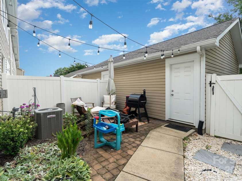 8245 Viewpoint Lane, Cornelius, NC 28031.  MLS# CAR4279282, YatesRealty ID 26198. 