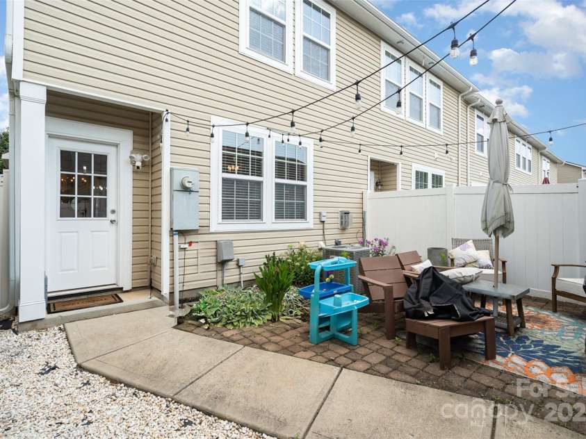 8245 Viewpoint Lane, Cornelius, NC 28031.  MLS# CAR4279282, YatesRealty ID 26198. 