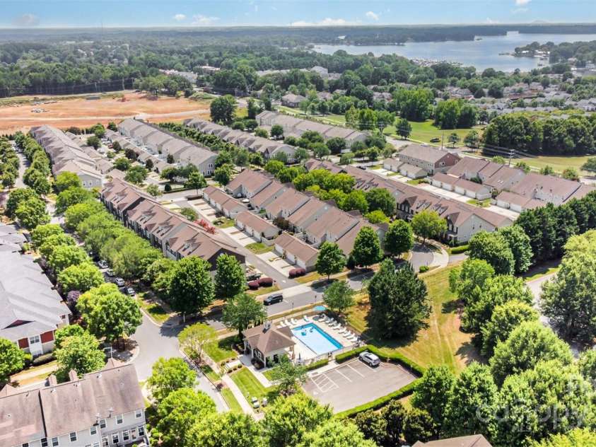 8245 Viewpoint Lane, Cornelius, NC 28031.  MLS# CAR4279282, YatesRealty ID 26198. 