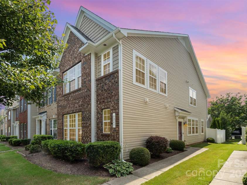 8245 Viewpoint Lane, Cornelius, NC 28031.  MLS# CAR4279282, YatesRealty ID 26198. 