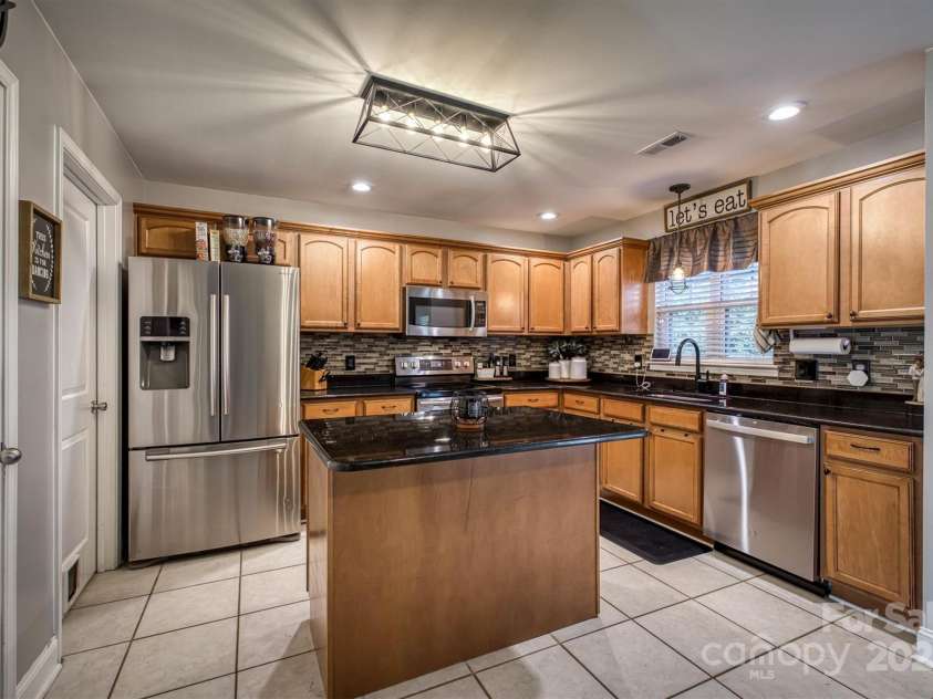 418 Eastway Lane, Conover, NC 28613.  MLS# CAR4265927, YatesRealty ID 26199. 