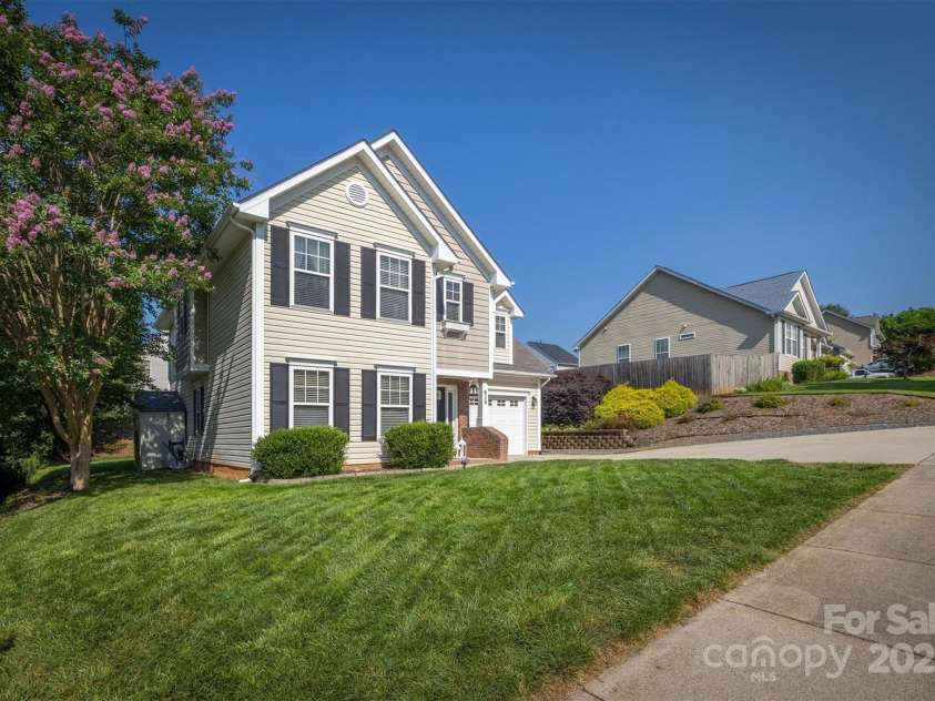 418 Eastway Lane, Conover, NC 28613.  MLS# CAR4265927, YatesRealty ID 26199. 