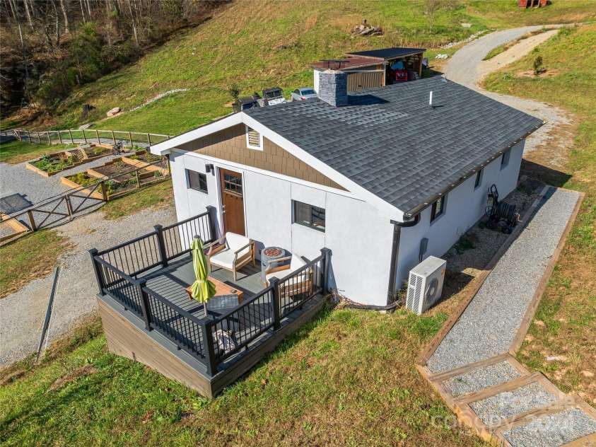 435 N Turkey Creek Road, Leicester, NC 28748.  MLS# CAR4199119, YatesRealty ID 262. The carriage house