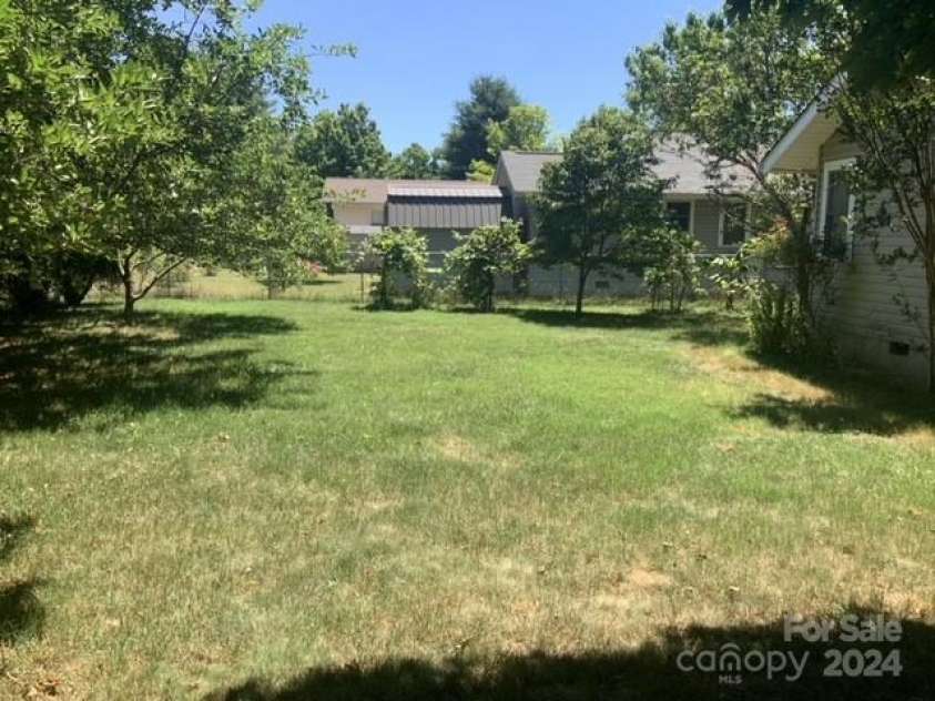 17 Buttonwood Court, Asheville, NC 28806.  MLS# CAR4155345, YatesRealty ID 2620. 