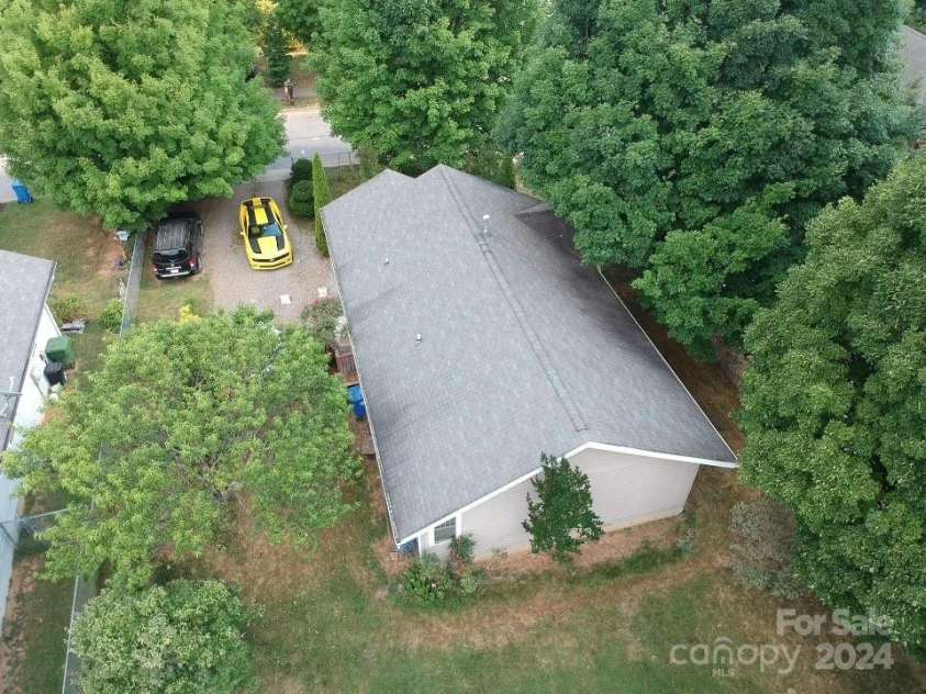 17 Buttonwood Court, Asheville, NC 28806.  MLS# CAR4155345, YatesRealty ID 2620. 
